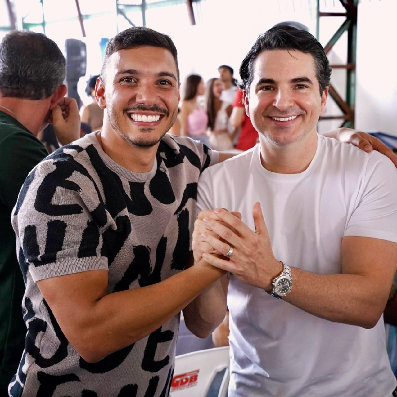 Gustinho Ribeiro agradece recepção em Malhador ao lado do prefeito Assisinho