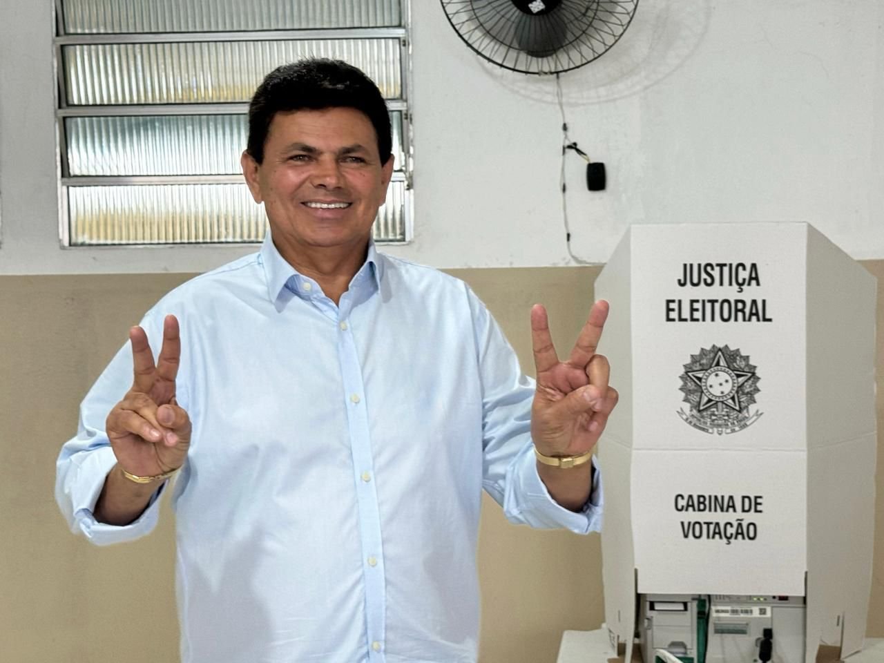 Valmir lidera cenário estimulado com 39,9% contra 35,3% de Fábio e vence no segundo turno, aponta pesquisa W1