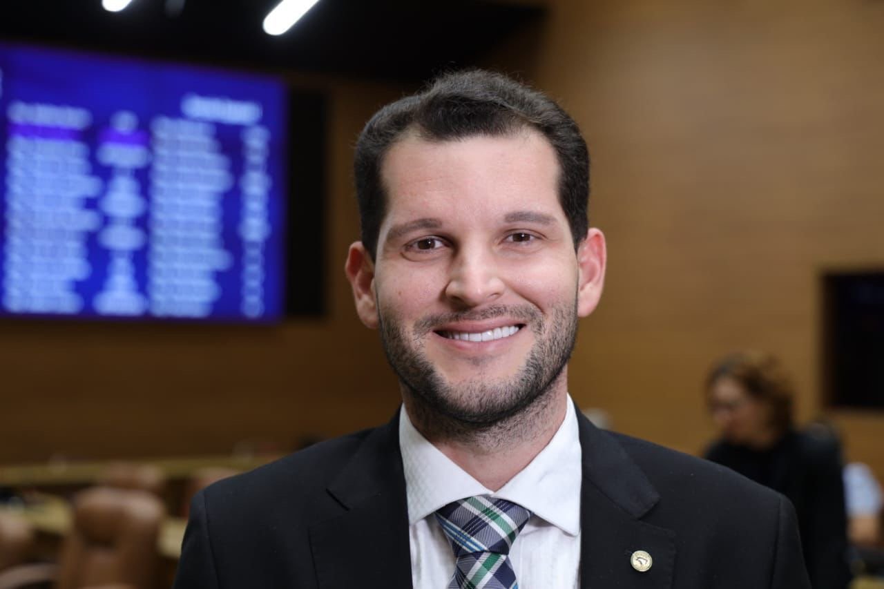 Neto Batalha volta a figurar entre os nomes mais lembrados para deputado federal em pesquisa registrada no TSE