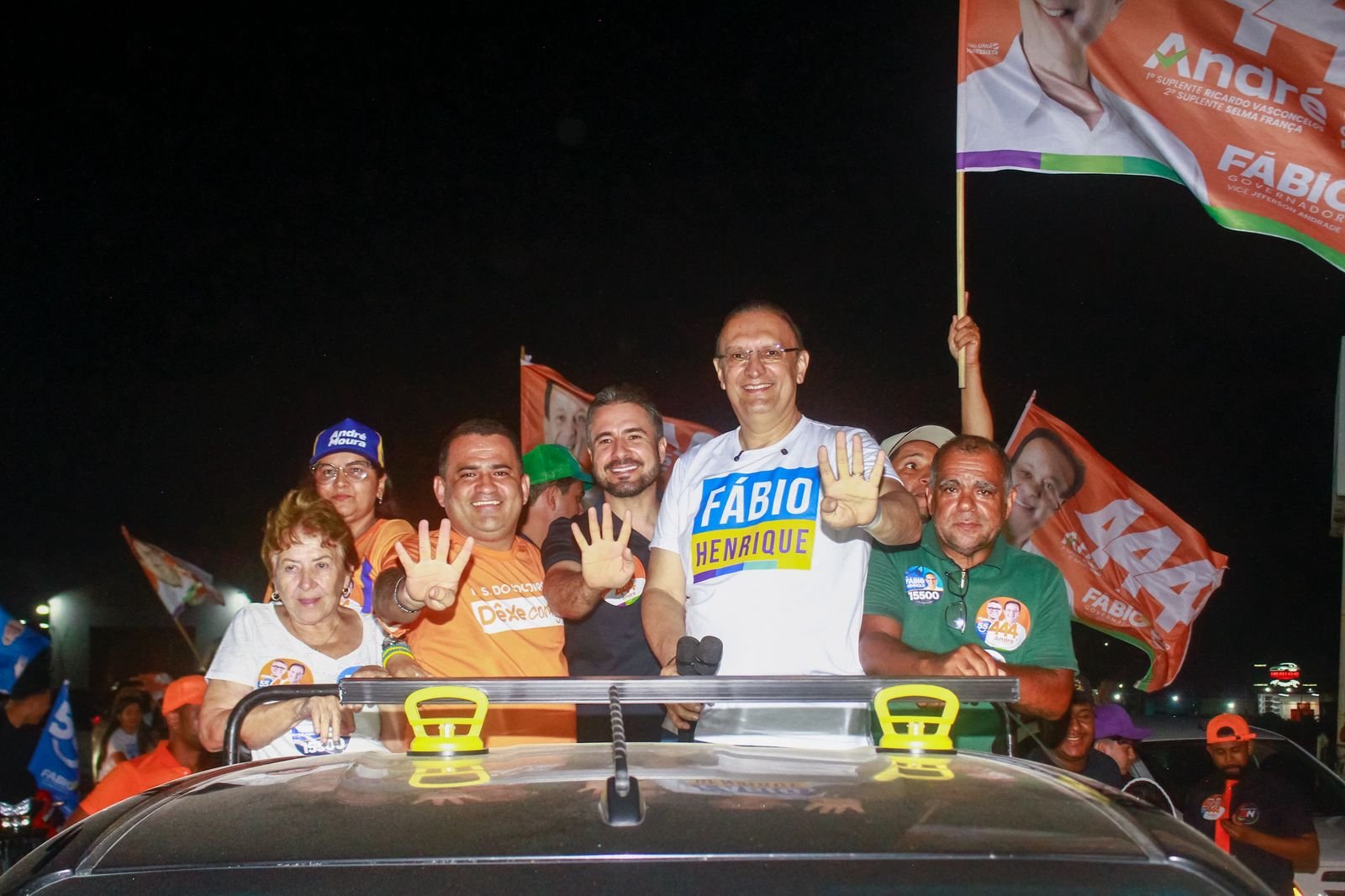 O povo abre as portas porque conhece a história de Fábio Henrique, afirma vice-prefeito Elmo Paixão em carreata no Jardim 2